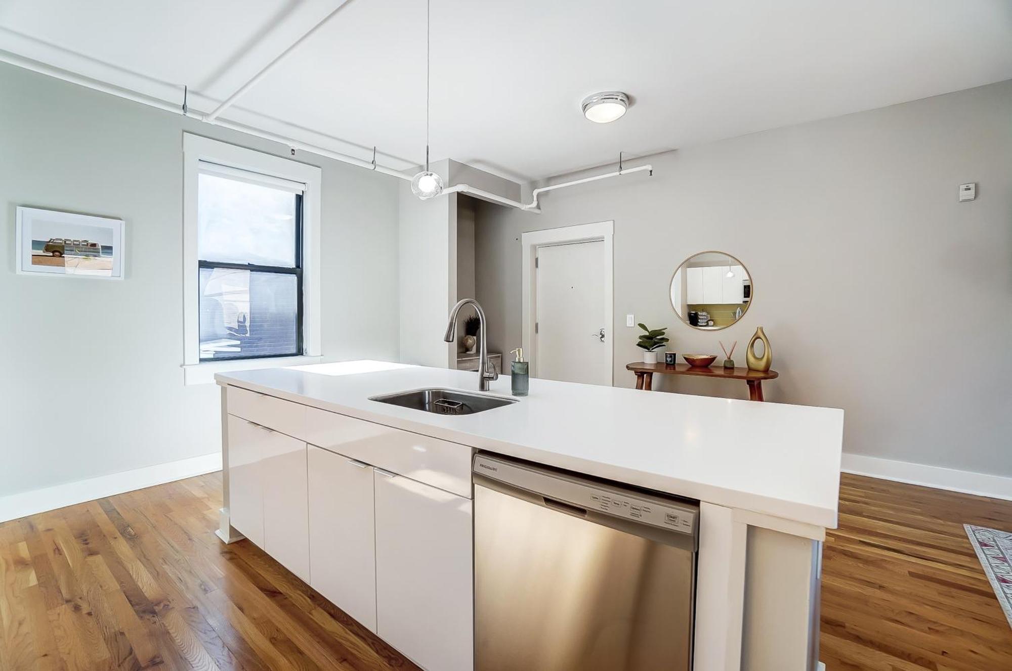 Sunny Downtown Apartment, Walk To Washington Park! Cincinnati Dış mekan fotoğraf