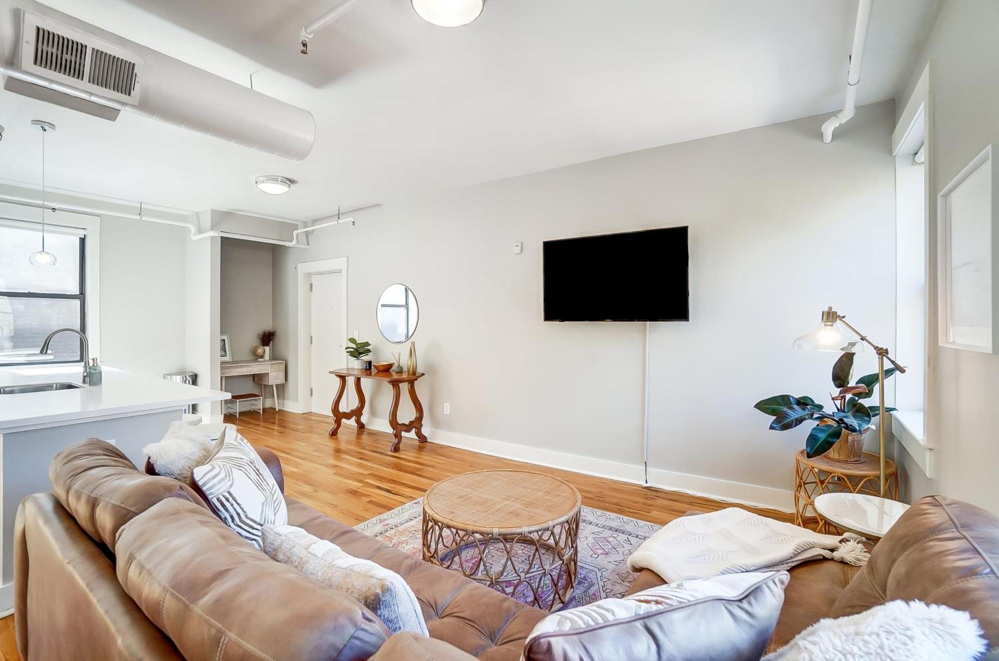 Sunny Downtown Apartment, Walk To Washington Park! Cincinnati Dış mekan fotoğraf