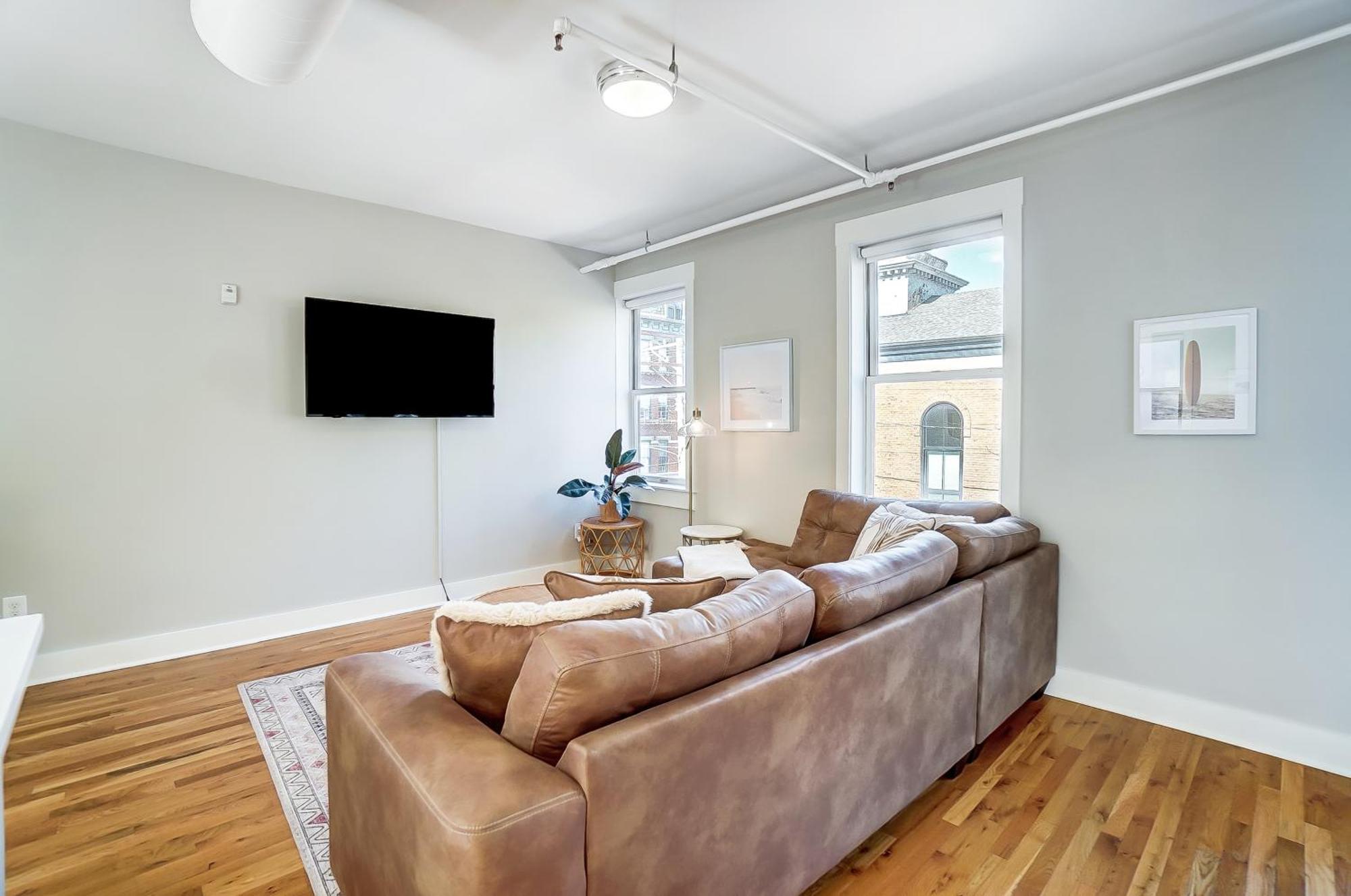 Sunny Downtown Apartment, Walk To Washington Park! Cincinnati Dış mekan fotoğraf